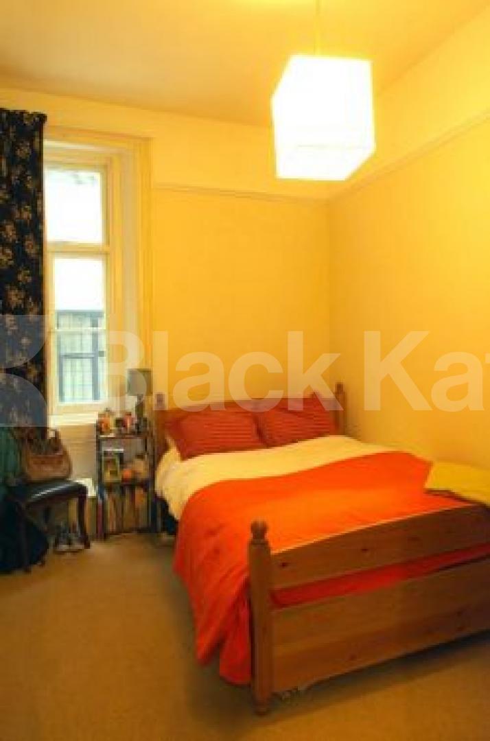 			3 Bedroom, 1 bath, 1 reception Ground Floor Flat			 Linden Gardens, NOTTING HILL W2